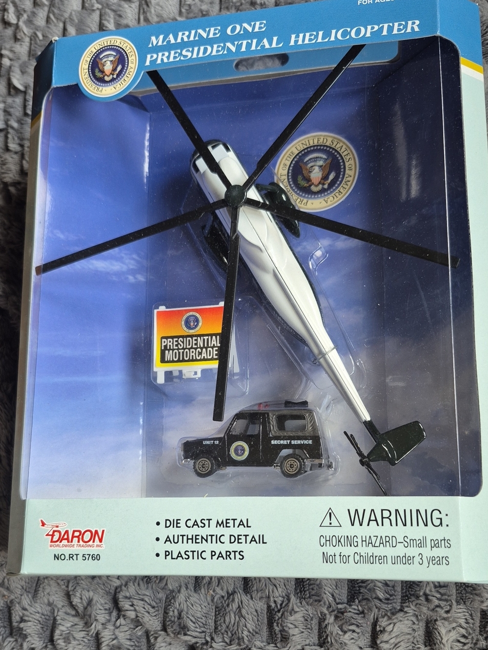 New Marine One Presidential Helicopter Playset with Black Secret Service Vehicle